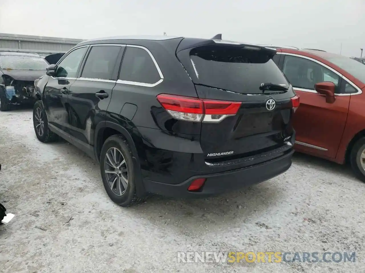 3 Photograph of a damaged car 5TDJZRFH2KS720637 TOYOTA HIGHLANDER 2019