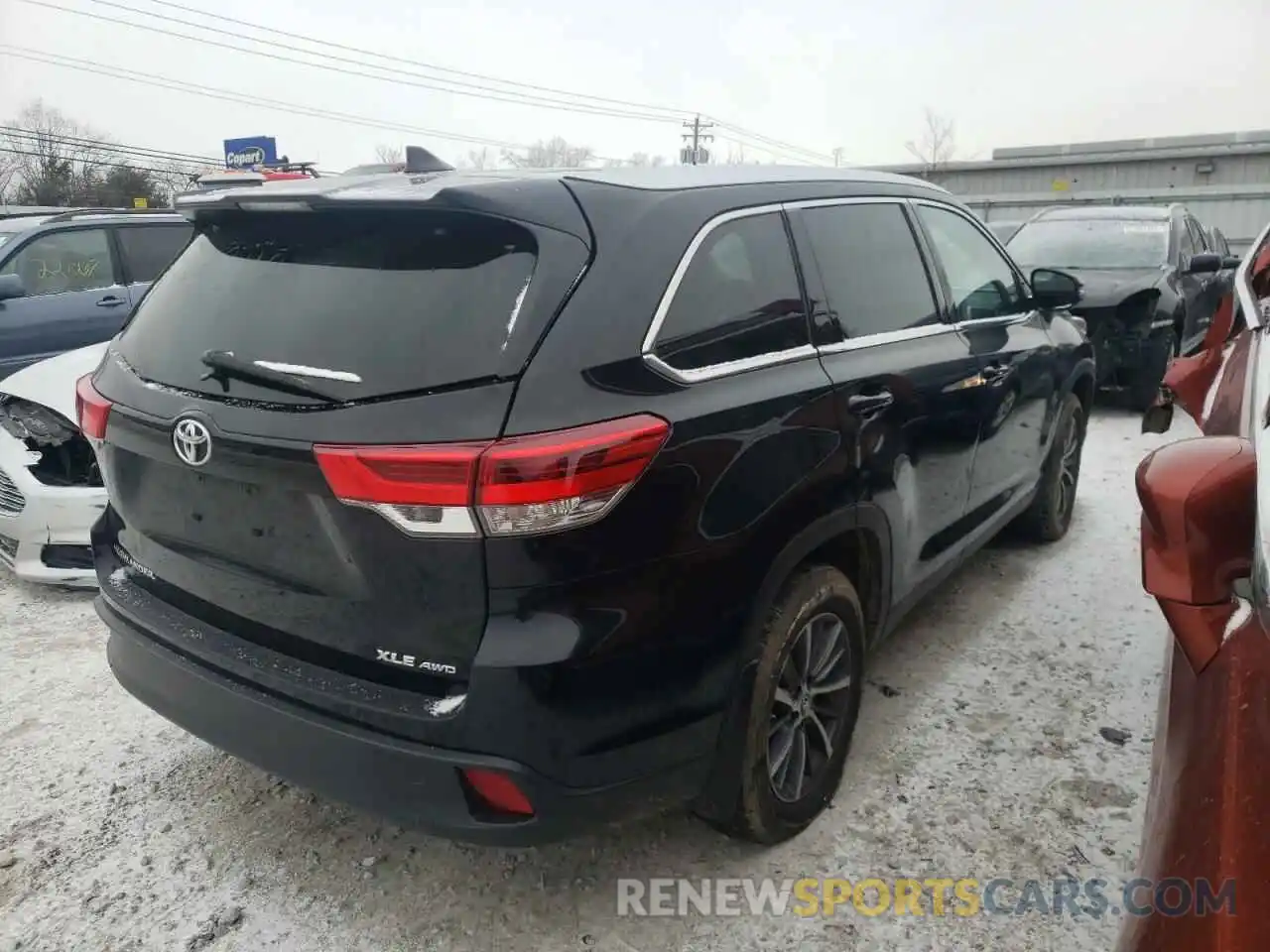 4 Photograph of a damaged car 5TDJZRFH2KS720637 TOYOTA HIGHLANDER 2019