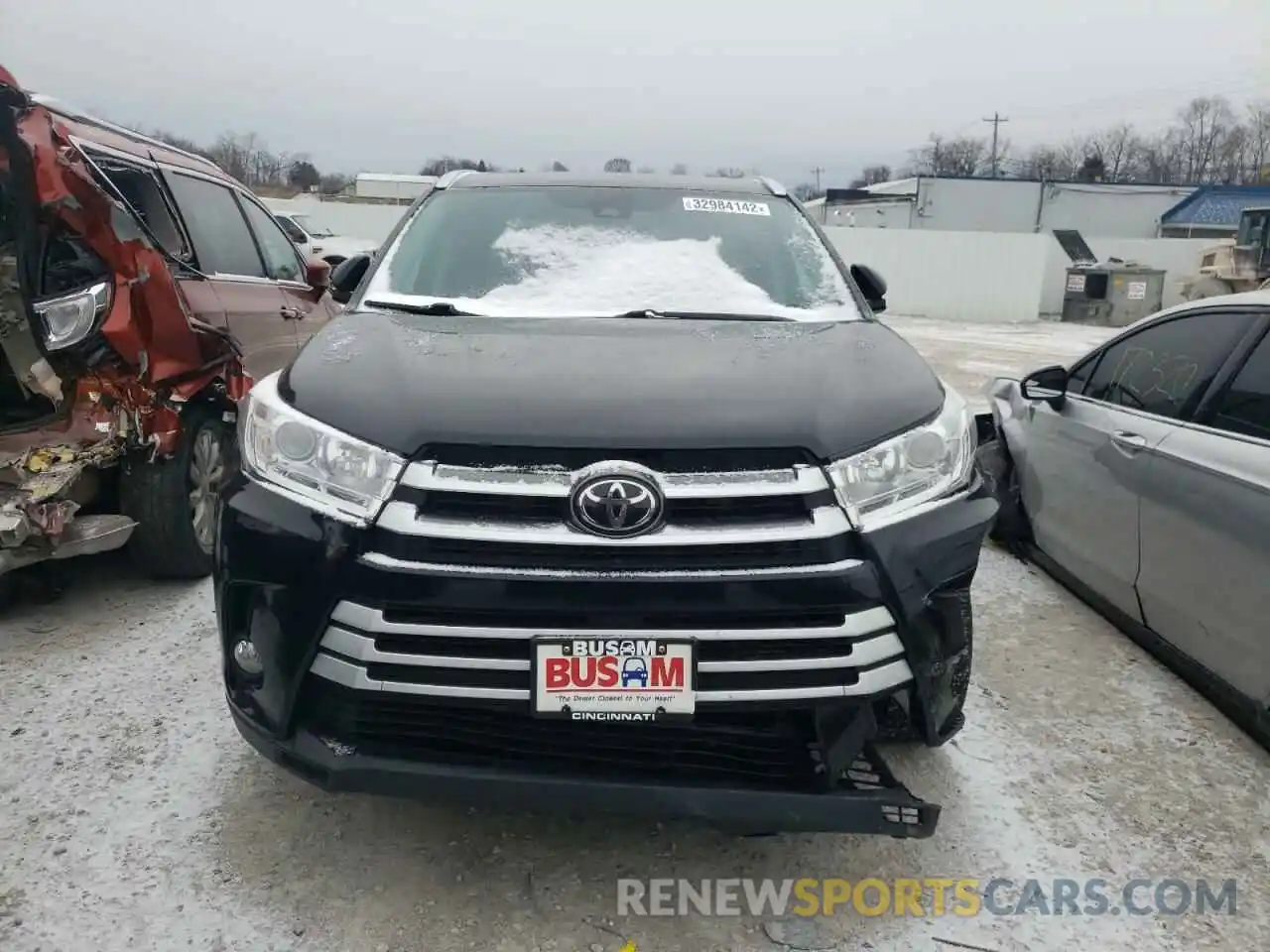 9 Photograph of a damaged car 5TDJZRFH2KS720637 TOYOTA HIGHLANDER 2019