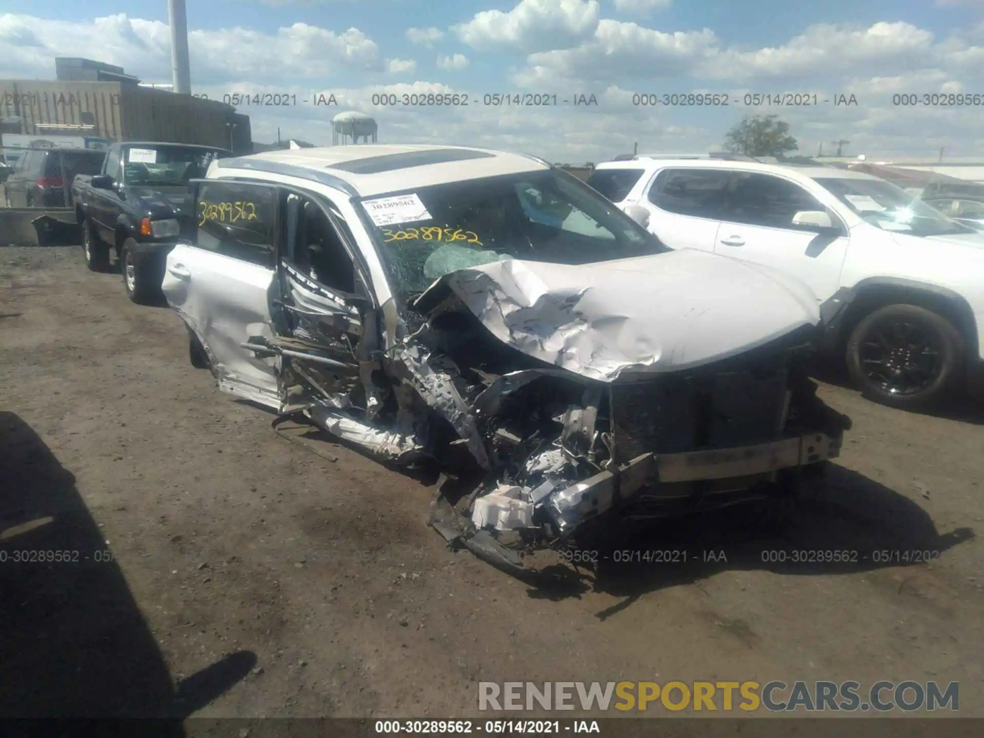 1 Photograph of a damaged car 5TDJZRFH2KS723814 TOYOTA HIGHLANDER 2019