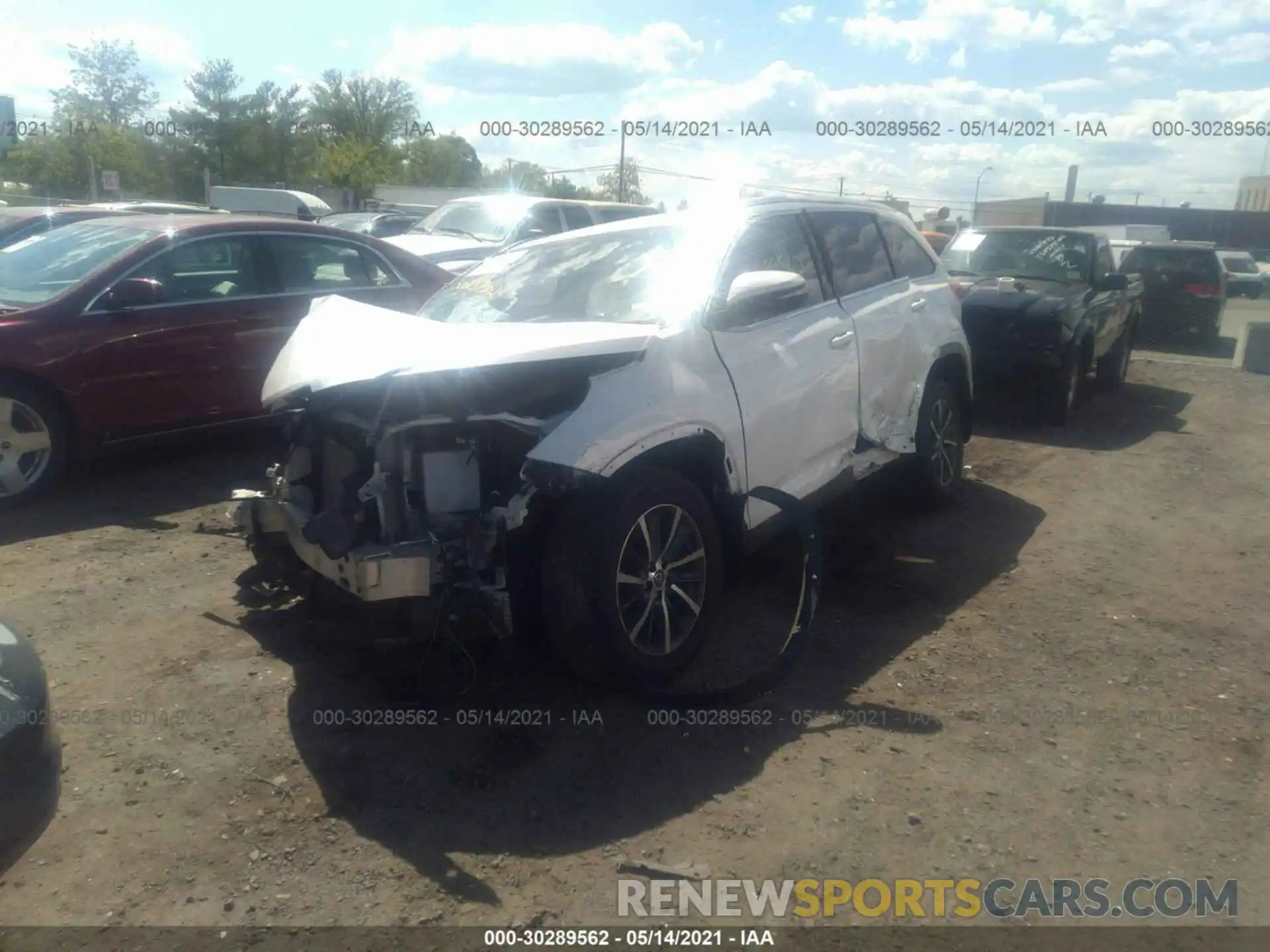 2 Photograph of a damaged car 5TDJZRFH2KS723814 TOYOTA HIGHLANDER 2019