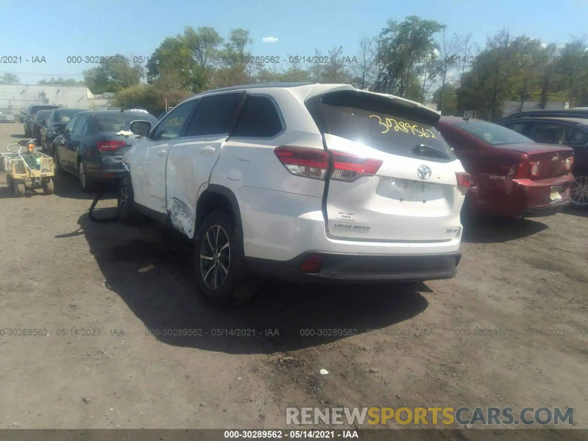 3 Photograph of a damaged car 5TDJZRFH2KS723814 TOYOTA HIGHLANDER 2019