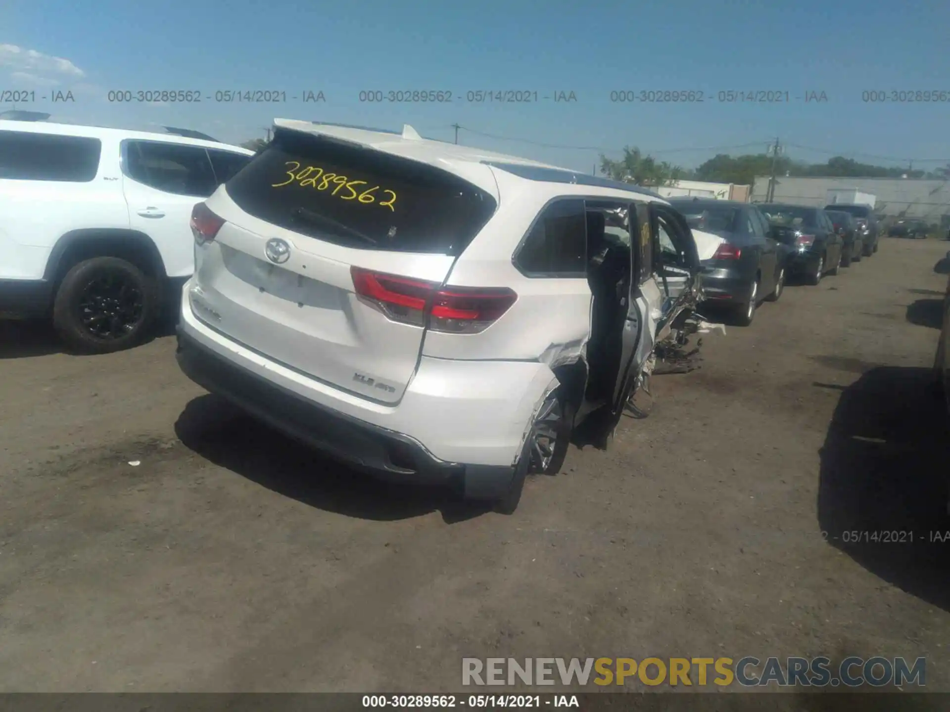 4 Photograph of a damaged car 5TDJZRFH2KS723814 TOYOTA HIGHLANDER 2019