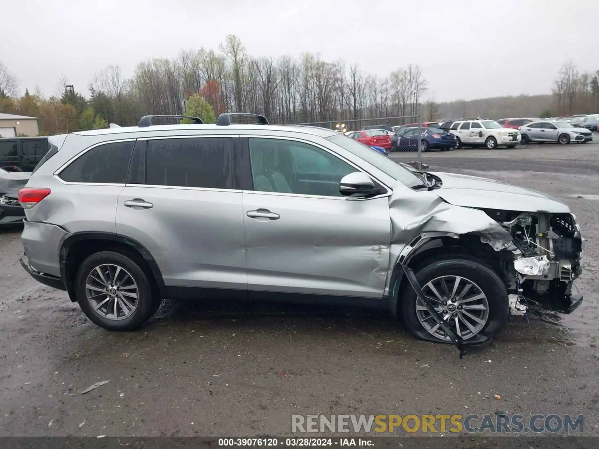 13 Photograph of a damaged car 5TDJZRFH2KS725403 TOYOTA HIGHLANDER 2019