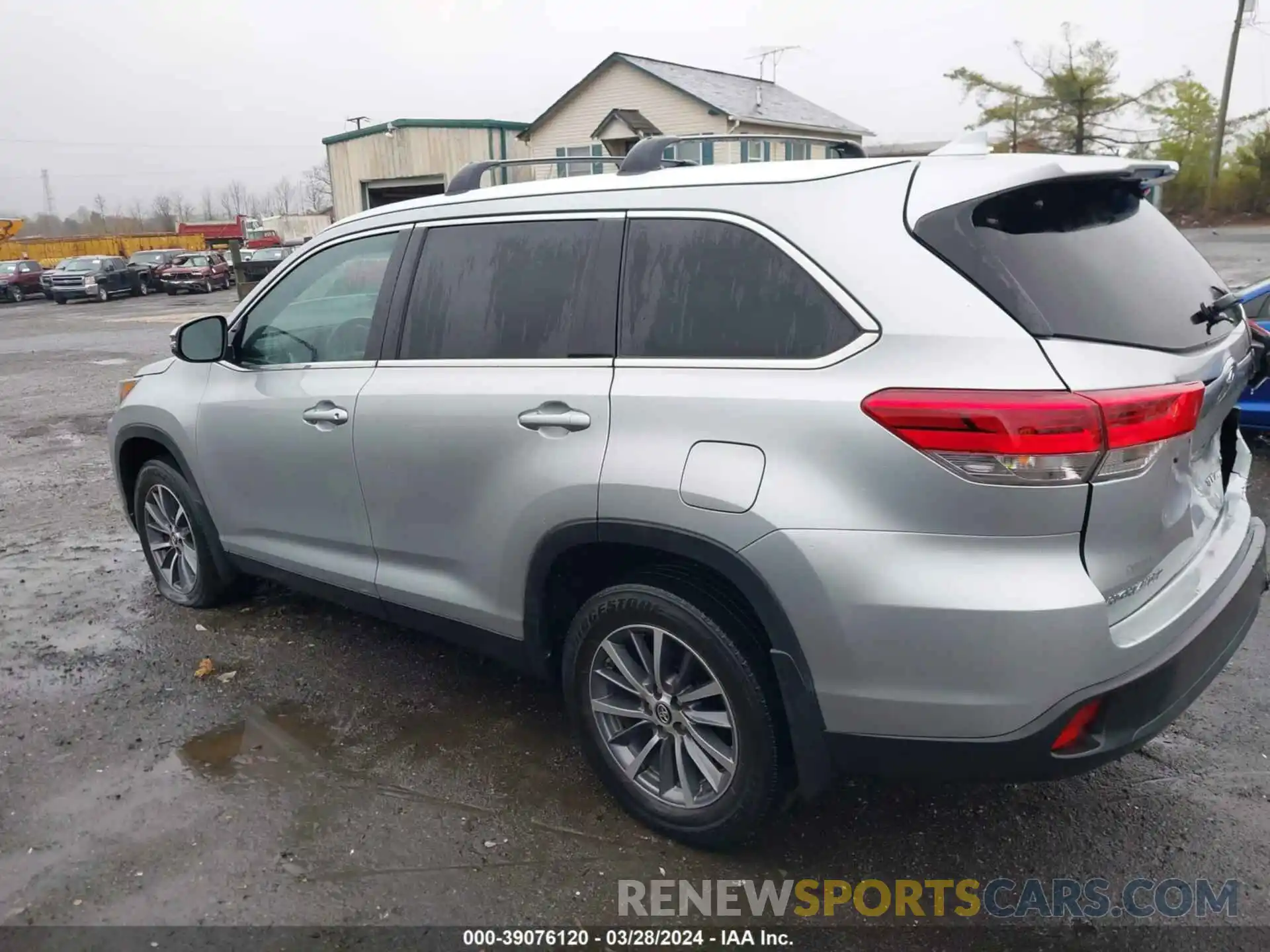 14 Photograph of a damaged car 5TDJZRFH2KS725403 TOYOTA HIGHLANDER 2019