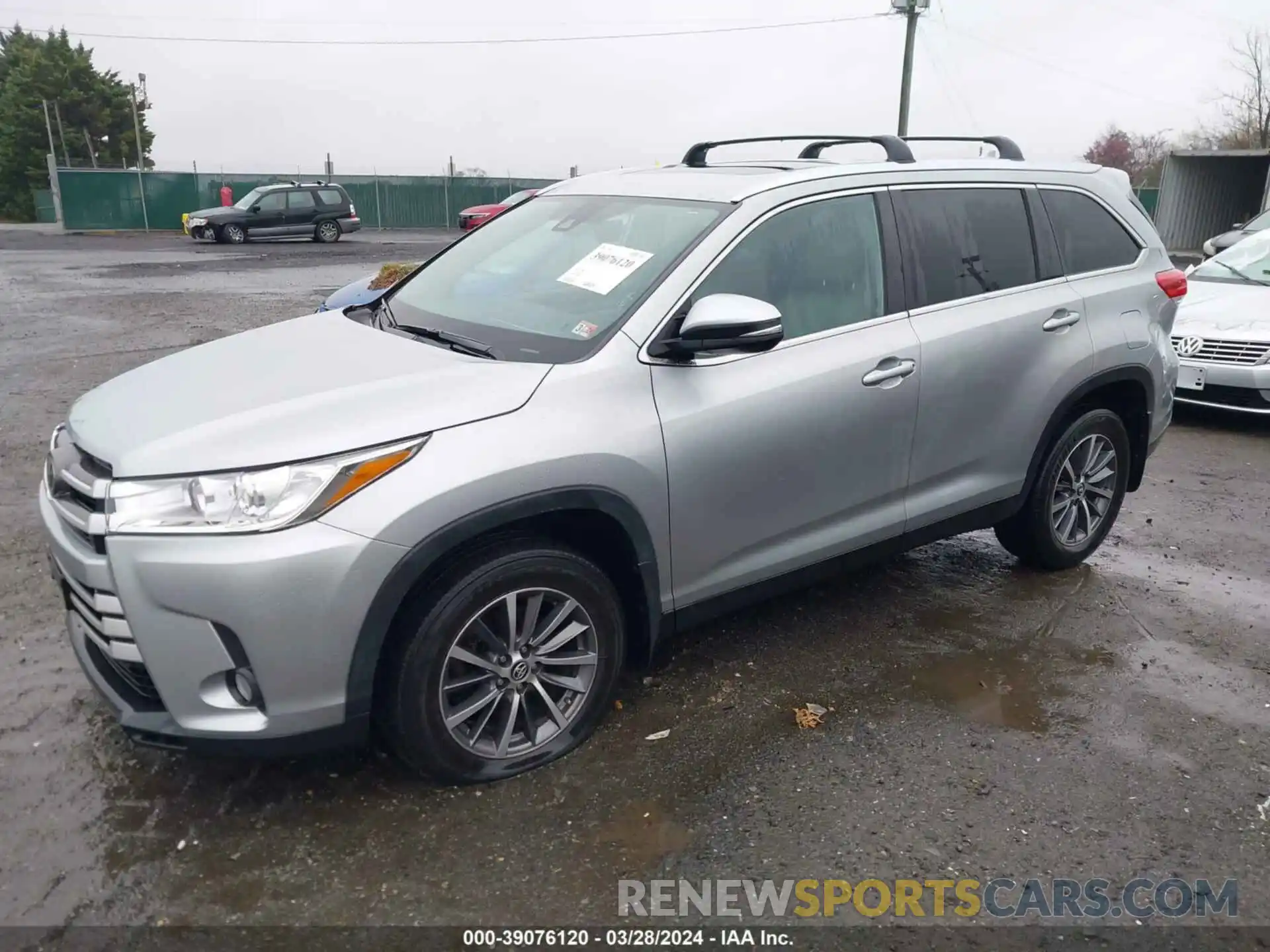 2 Photograph of a damaged car 5TDJZRFH2KS725403 TOYOTA HIGHLANDER 2019