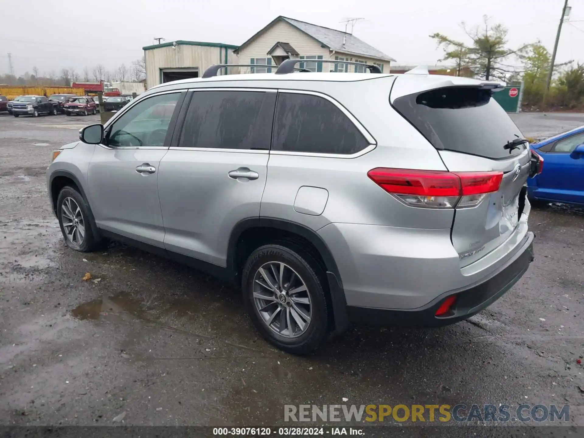 3 Photograph of a damaged car 5TDJZRFH2KS725403 TOYOTA HIGHLANDER 2019