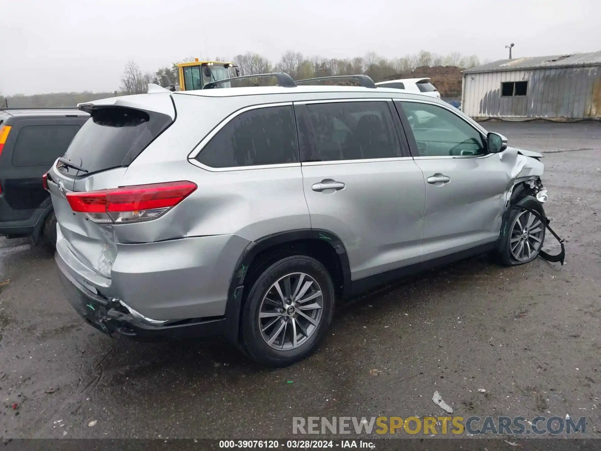 4 Photograph of a damaged car 5TDJZRFH2KS725403 TOYOTA HIGHLANDER 2019