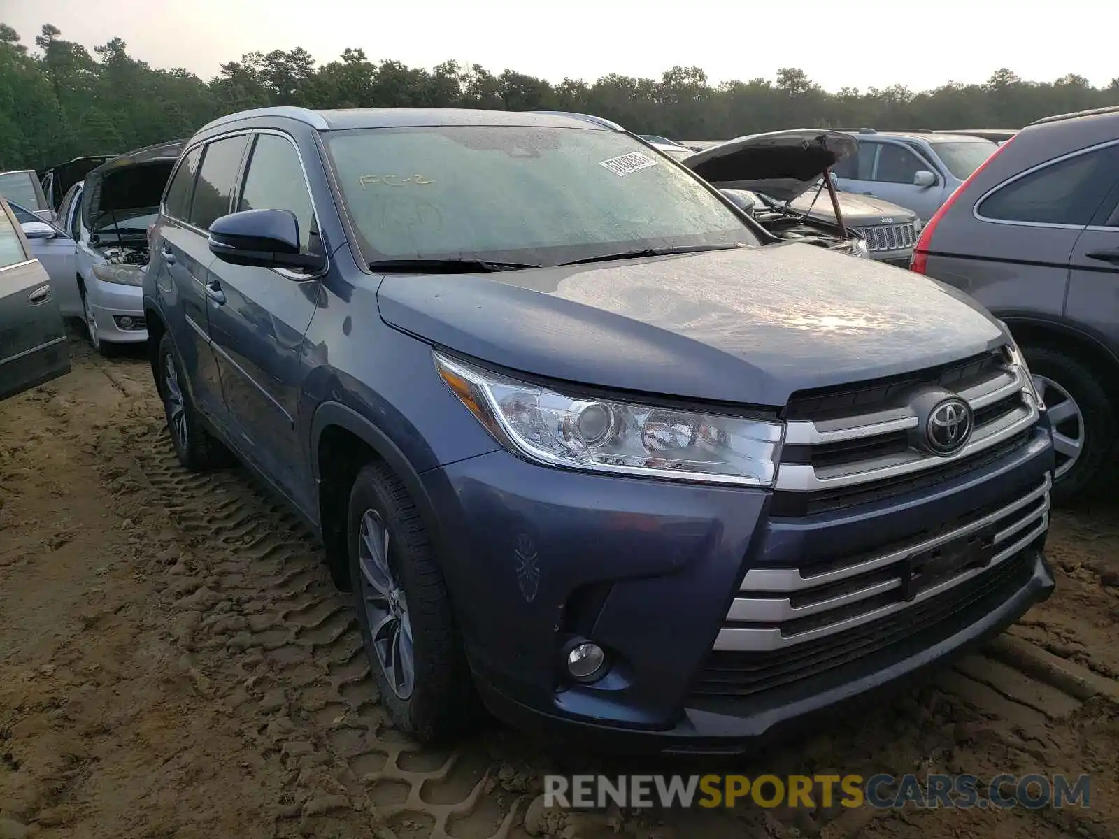 1 Photograph of a damaged car 5TDJZRFH2KS727829 TOYOTA HIGHLANDER 2019