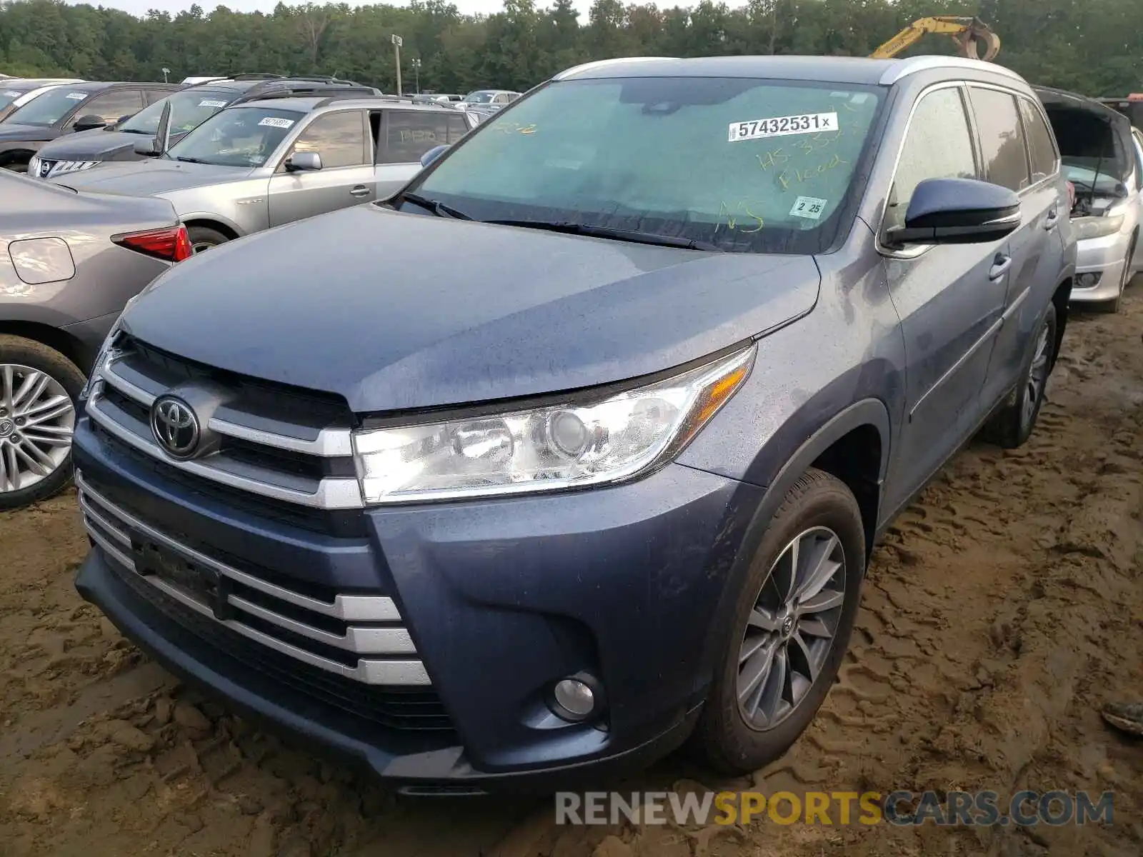 2 Photograph of a damaged car 5TDJZRFH2KS727829 TOYOTA HIGHLANDER 2019