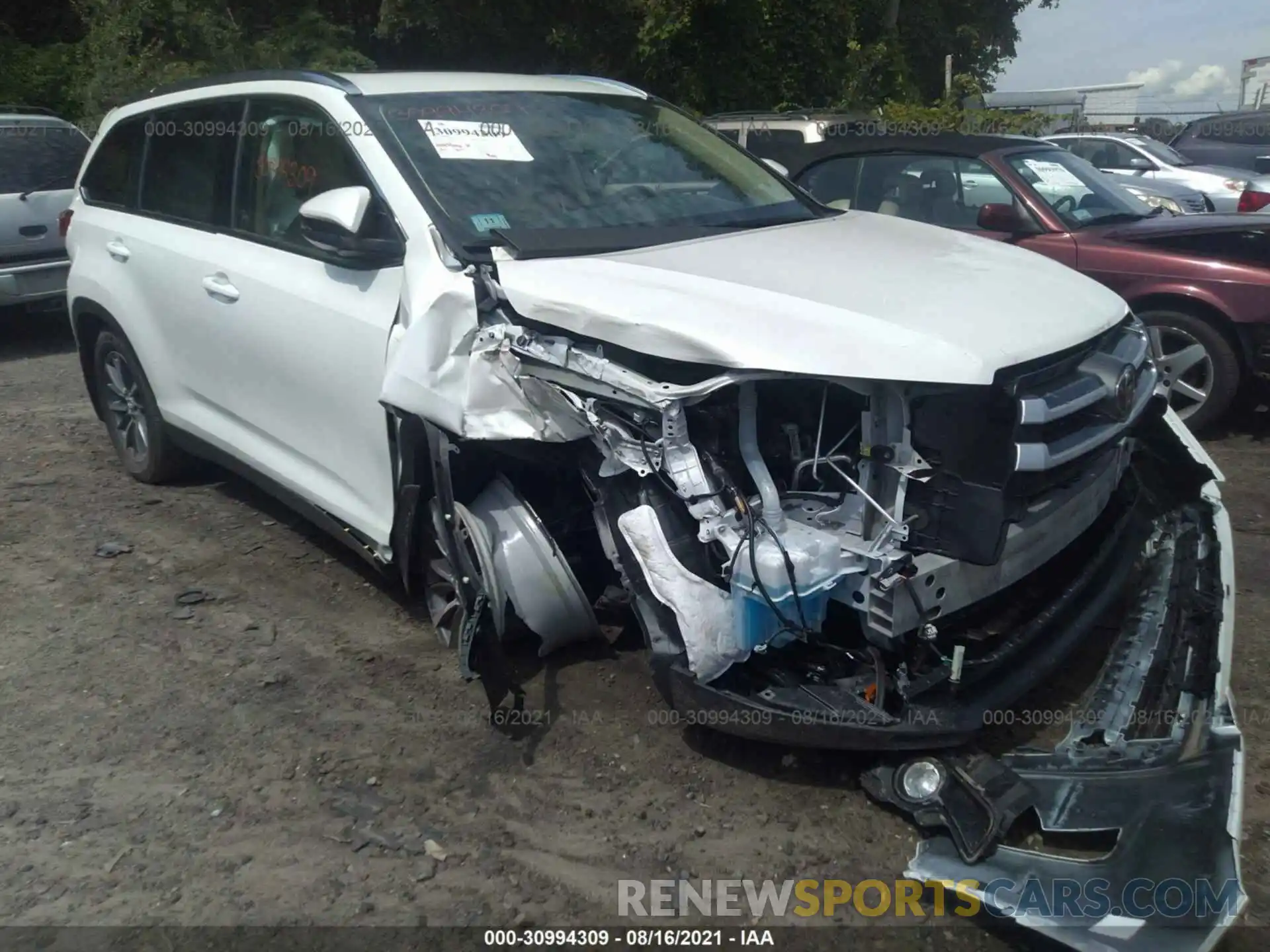 1 Photograph of a damaged car 5TDJZRFH2KS732674 TOYOTA HIGHLANDER 2019