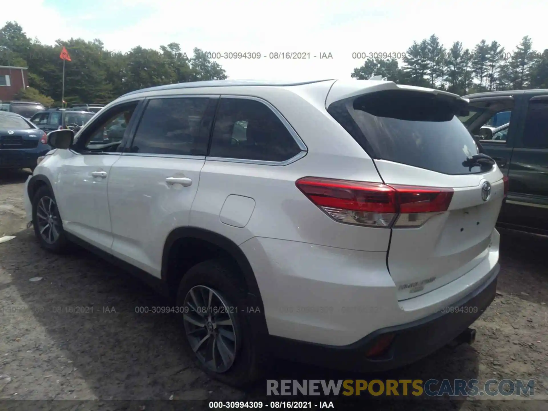 3 Photograph of a damaged car 5TDJZRFH2KS732674 TOYOTA HIGHLANDER 2019