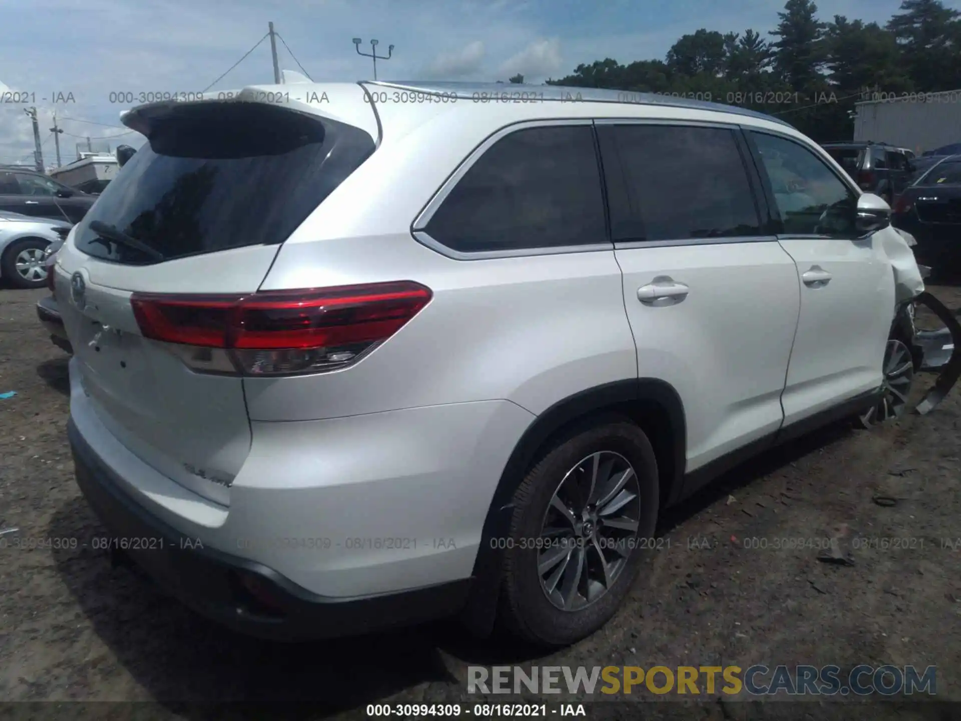 4 Photograph of a damaged car 5TDJZRFH2KS732674 TOYOTA HIGHLANDER 2019