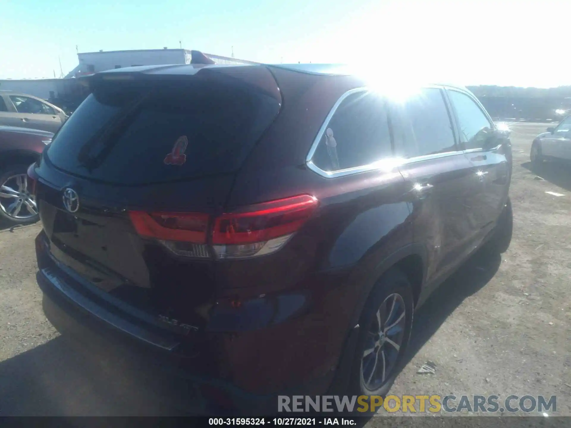 4 Photograph of a damaged car 5TDJZRFH2KS741262 TOYOTA HIGHLANDER 2019