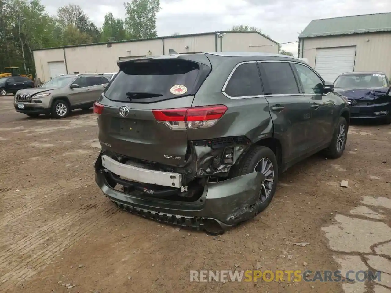 4 Photograph of a damaged car 5TDJZRFH2KS743481 TOYOTA HIGHLANDER 2019