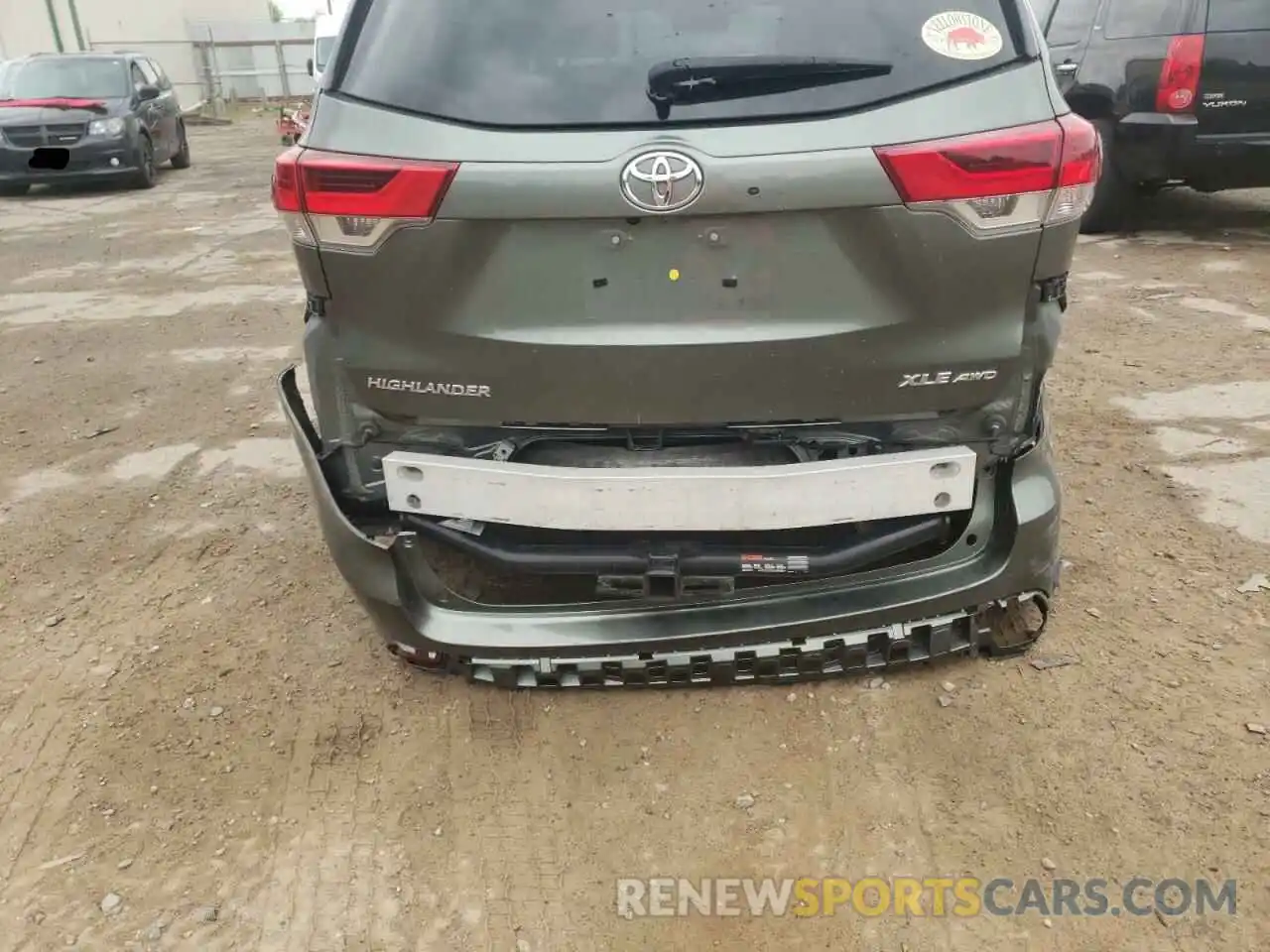 9 Photograph of a damaged car 5TDJZRFH2KS743481 TOYOTA HIGHLANDER 2019