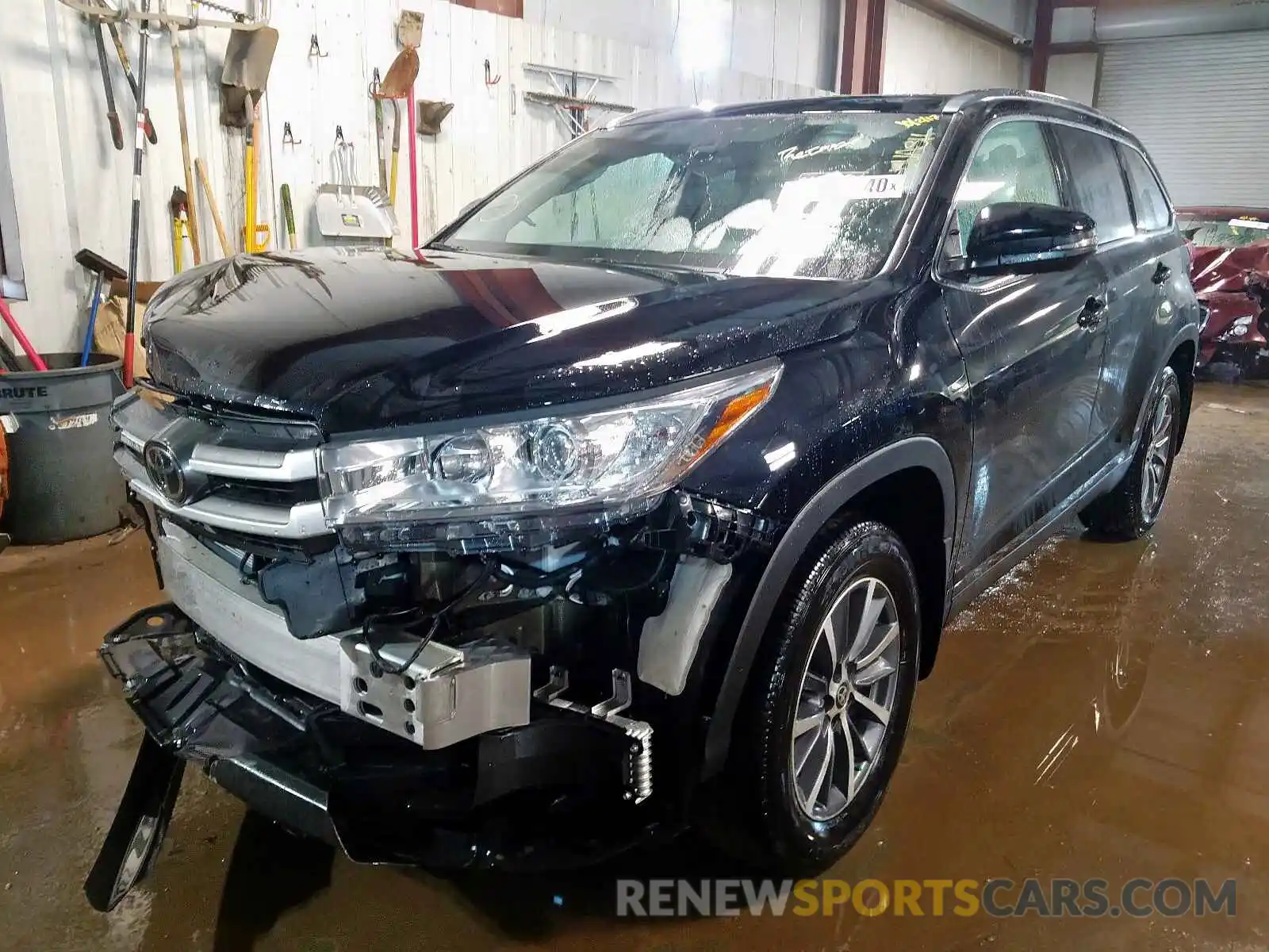 2 Photograph of a damaged car 5TDJZRFH2KS744985 TOYOTA HIGHLANDER 2019