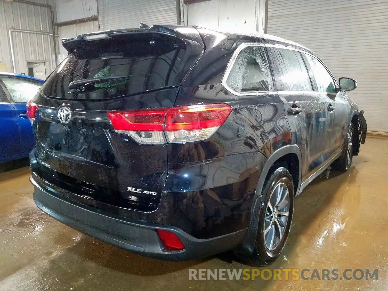 4 Photograph of a damaged car 5TDJZRFH2KS744985 TOYOTA HIGHLANDER 2019