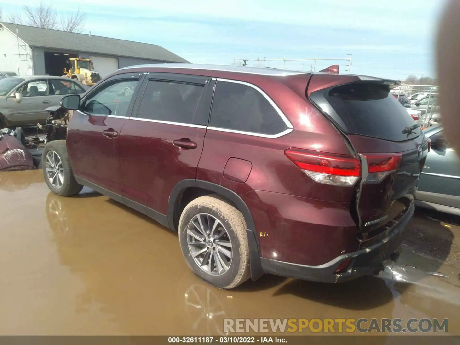 3 Photograph of a damaged car 5TDJZRFH2KS915878 TOYOTA HIGHLANDER 2019