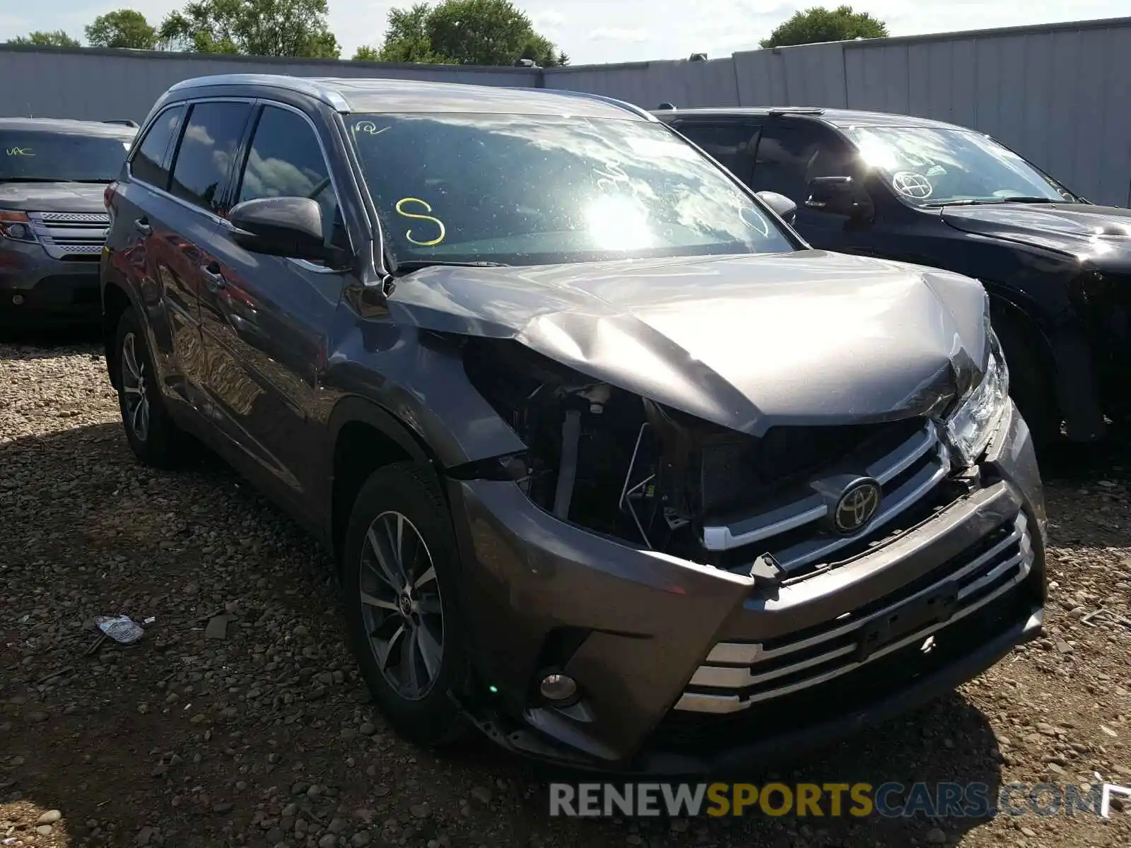 1 Photograph of a damaged car 5TDJZRFH2KS918926 TOYOTA HIGHLANDER 2019