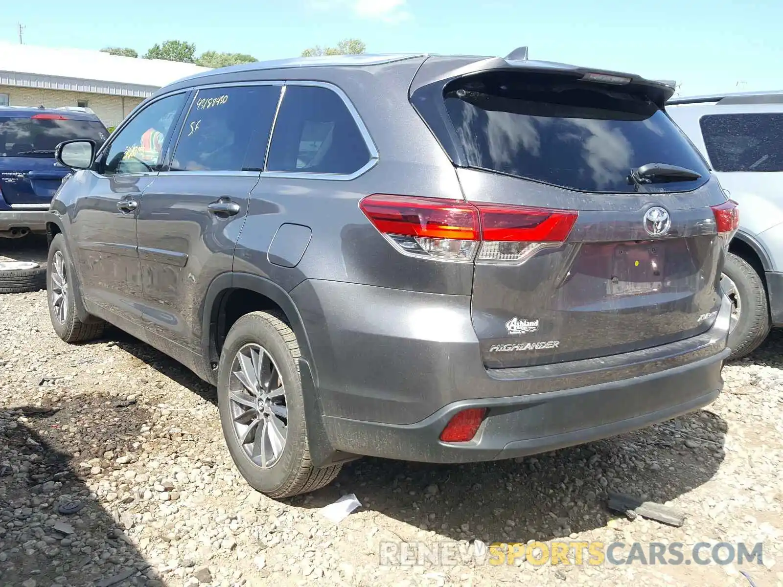 3 Photograph of a damaged car 5TDJZRFH2KS918926 TOYOTA HIGHLANDER 2019