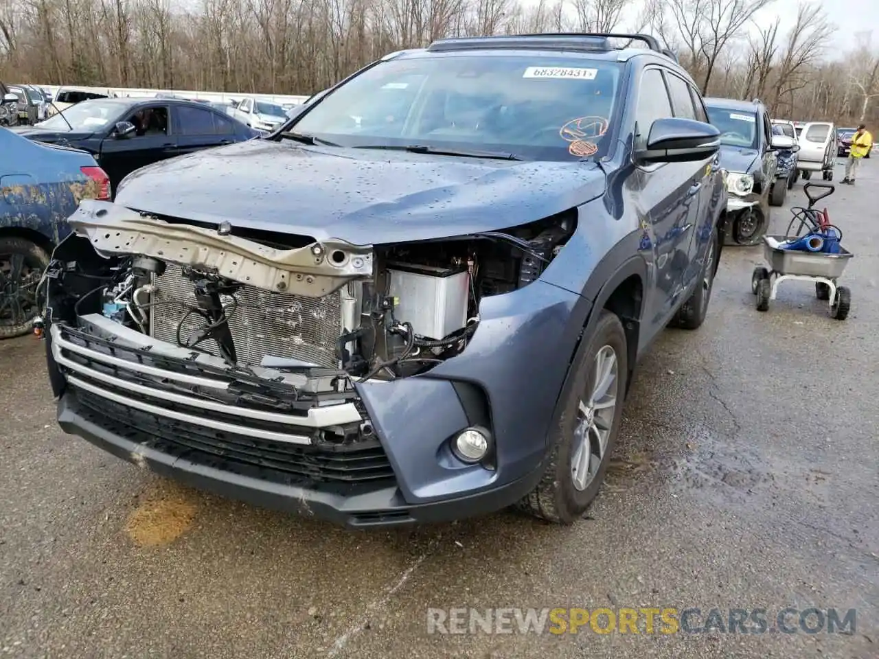 2 Photograph of a damaged car 5TDJZRFH2KS919462 TOYOTA HIGHLANDER 2019