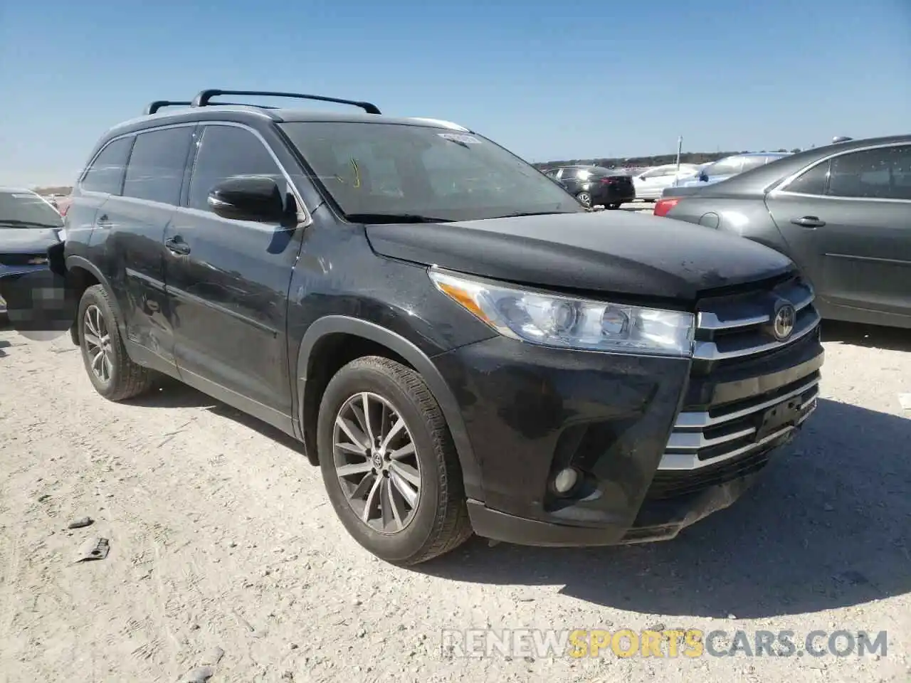 1 Photograph of a damaged car 5TDJZRFH2KS922667 TOYOTA HIGHLANDER 2019