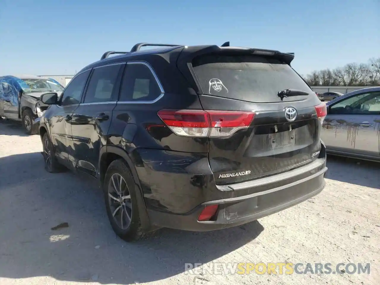 3 Photograph of a damaged car 5TDJZRFH2KS922667 TOYOTA HIGHLANDER 2019