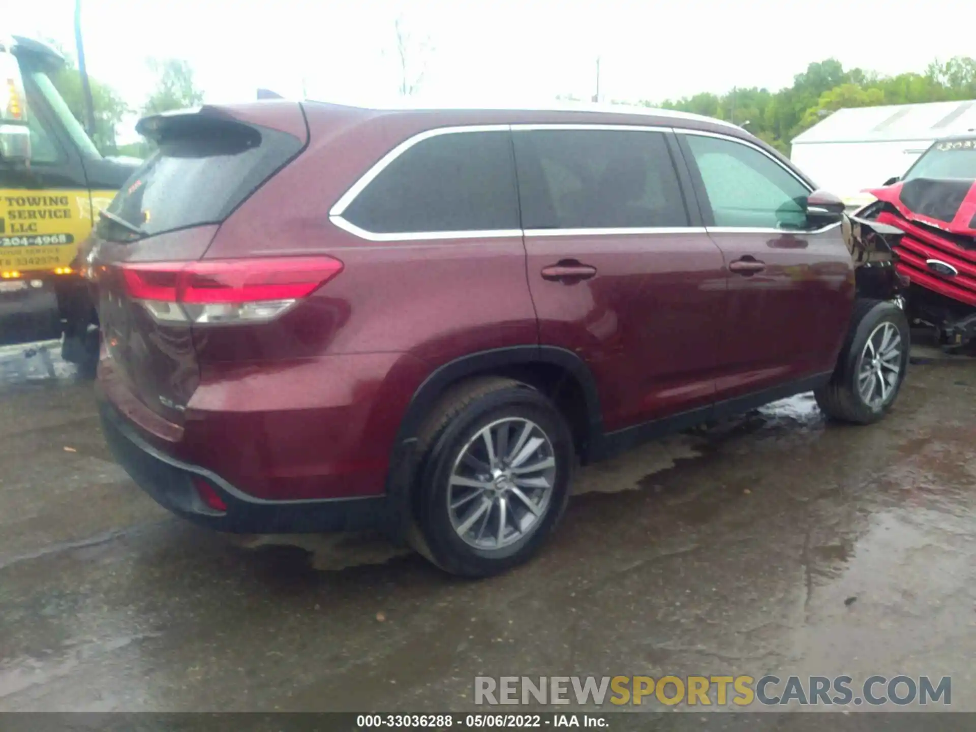 4 Photograph of a damaged car 5TDJZRFH2KS927626 TOYOTA HIGHLANDER 2019