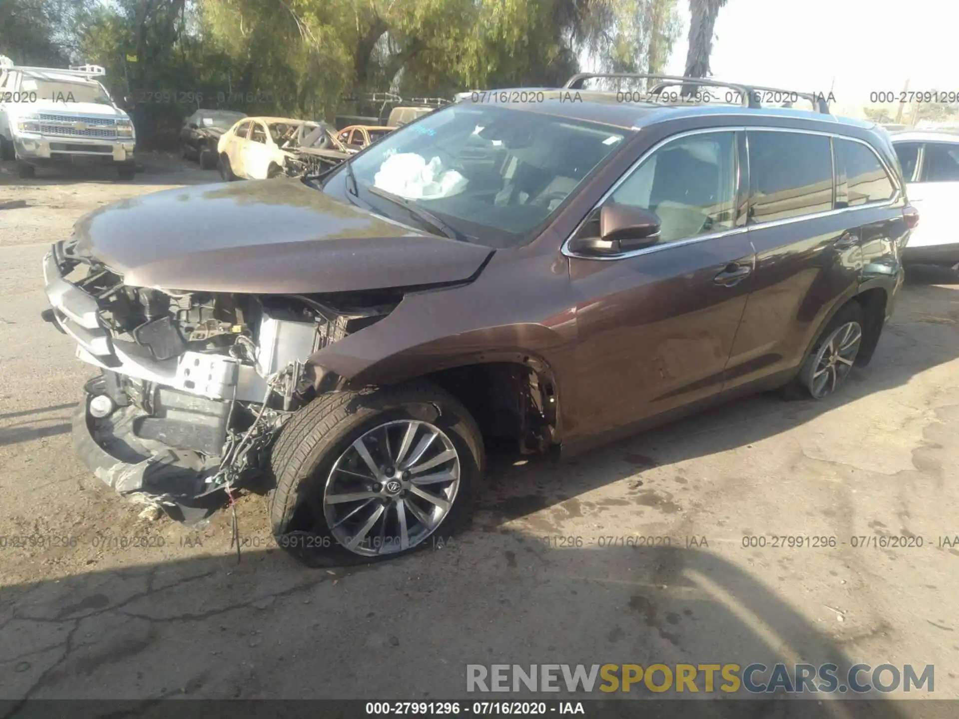 2 Photograph of a damaged car 5TDJZRFH2KS928629 TOYOTA HIGHLANDER 2019