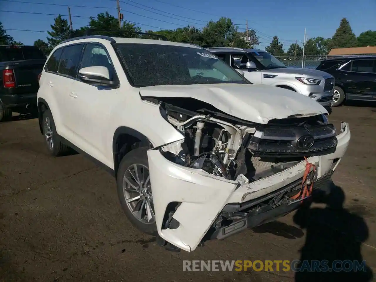 1 Photograph of a damaged car 5TDJZRFH2KS929263 TOYOTA HIGHLANDER 2019