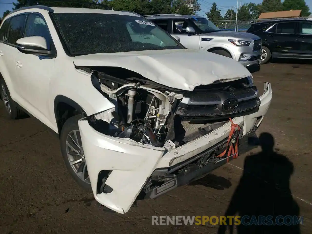 9 Photograph of a damaged car 5TDJZRFH2KS929263 TOYOTA HIGHLANDER 2019