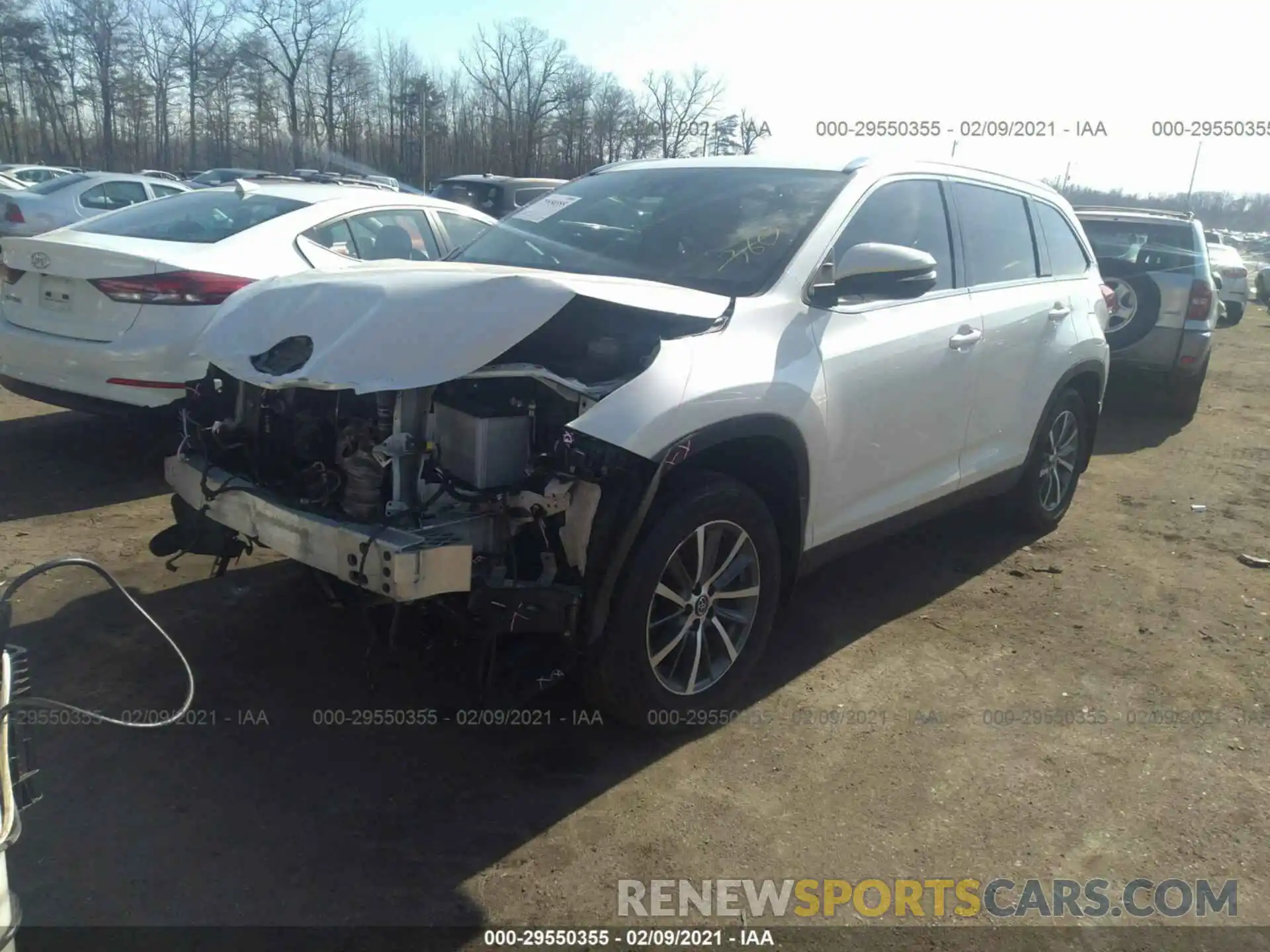 2 Photograph of a damaged car 5TDJZRFH2KS929392 TOYOTA HIGHLANDER 2019