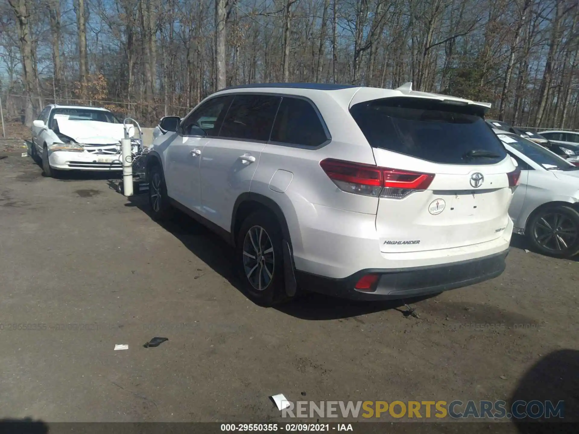 3 Photograph of a damaged car 5TDJZRFH2KS929392 TOYOTA HIGHLANDER 2019