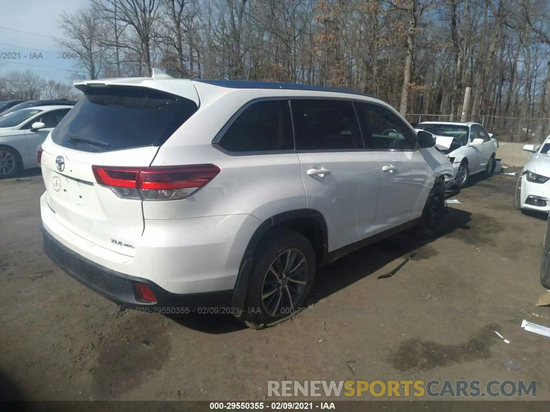 4 Photograph of a damaged car 5TDJZRFH2KS929392 TOYOTA HIGHLANDER 2019