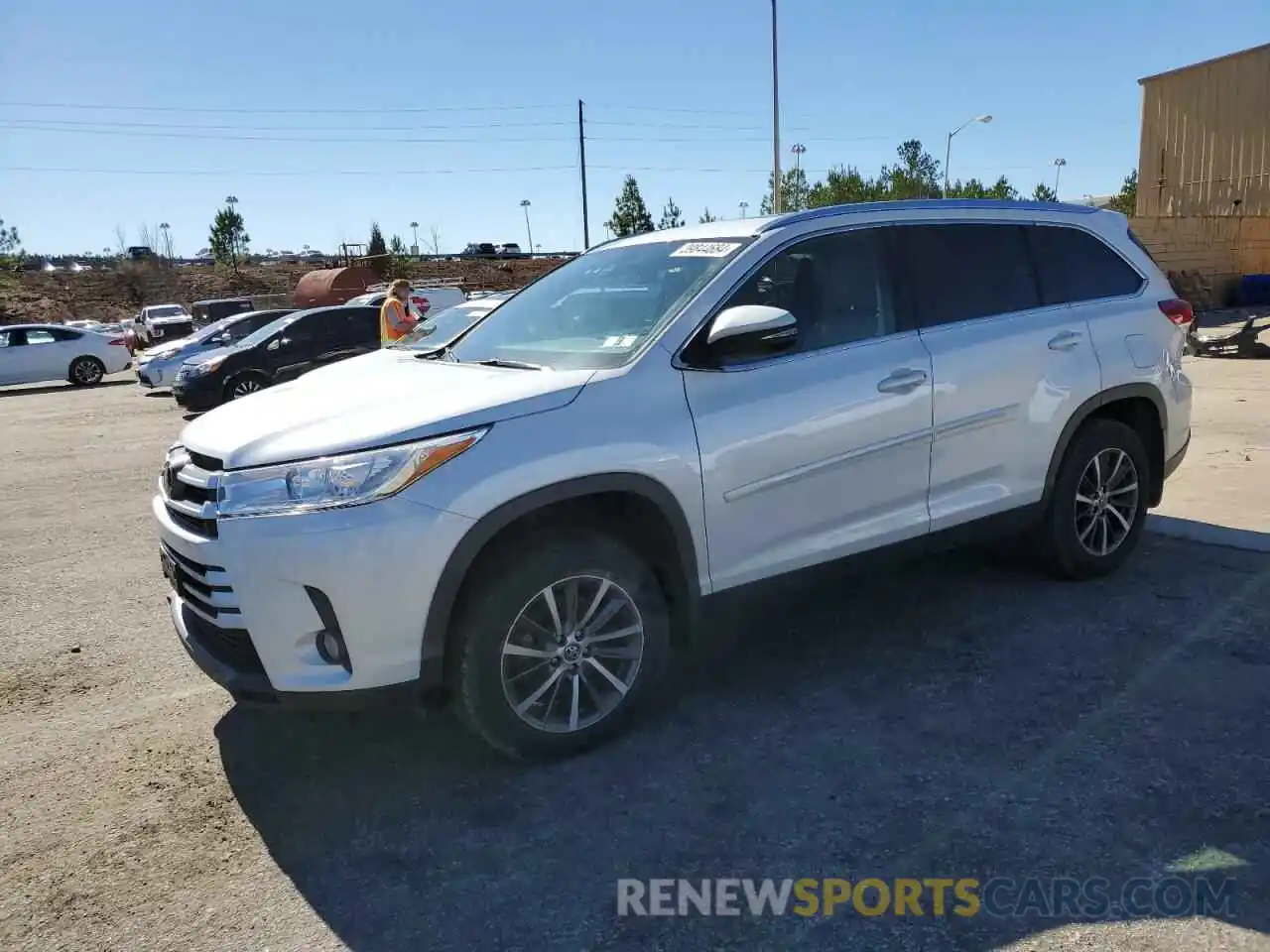 1 Photograph of a damaged car 5TDJZRFH2KS930042 TOYOTA HIGHLANDER 2019