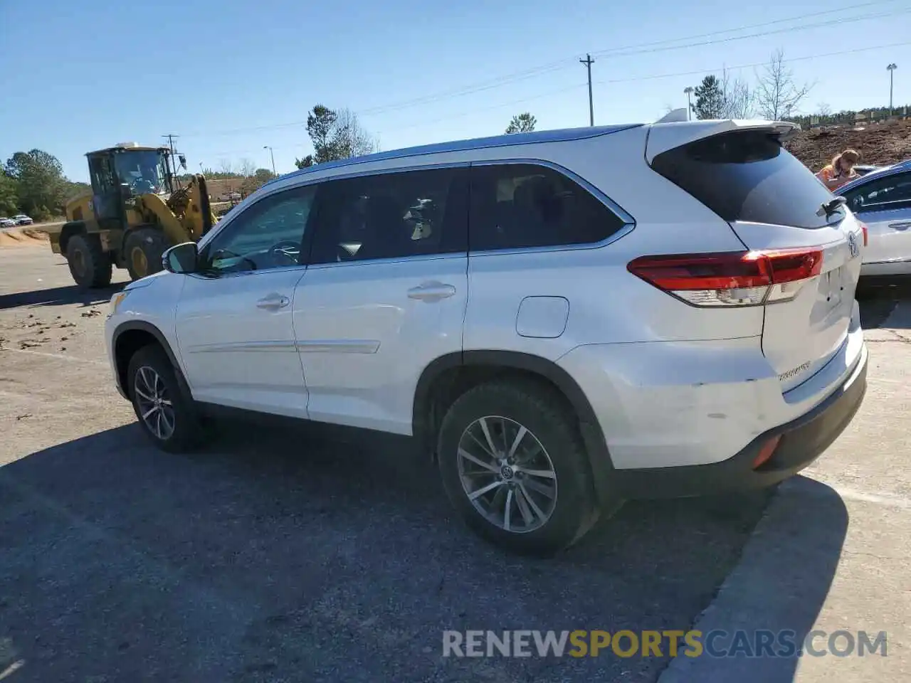 2 Photograph of a damaged car 5TDJZRFH2KS930042 TOYOTA HIGHLANDER 2019