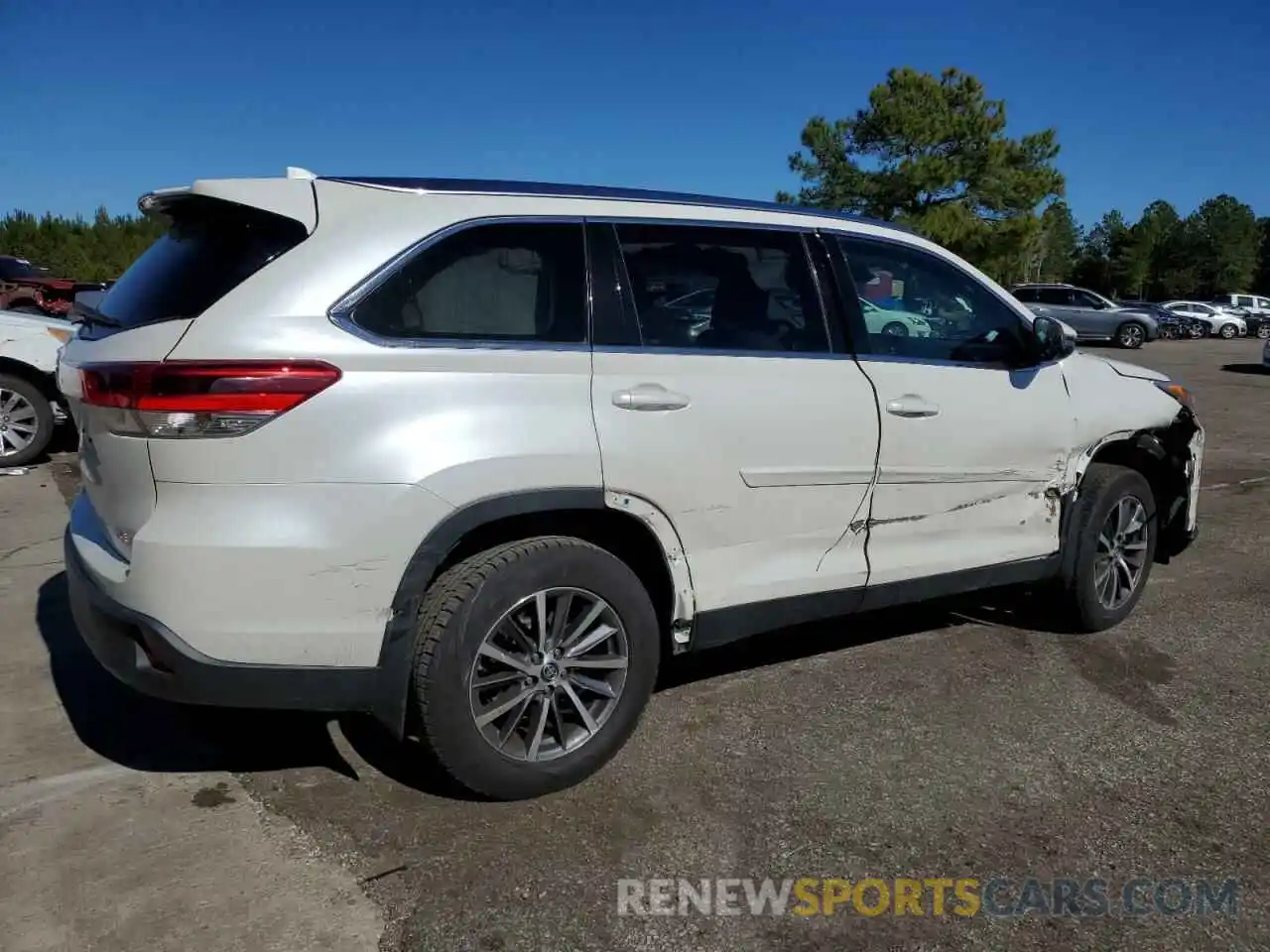 3 Photograph of a damaged car 5TDJZRFH2KS930042 TOYOTA HIGHLANDER 2019