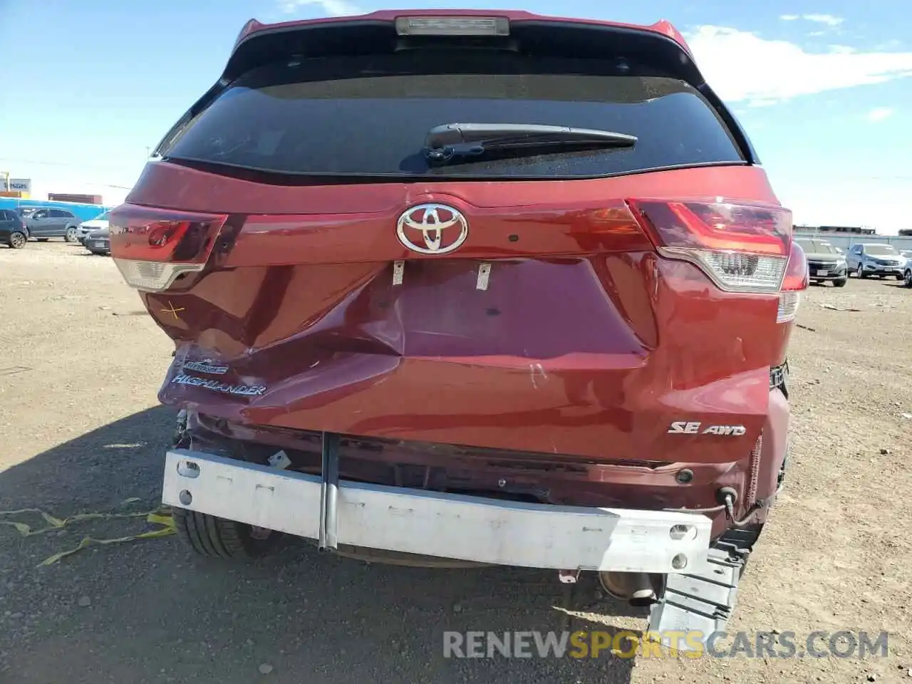 9 Photograph of a damaged car 5TDJZRFH2KS931529 TOYOTA HIGHLANDER 2019