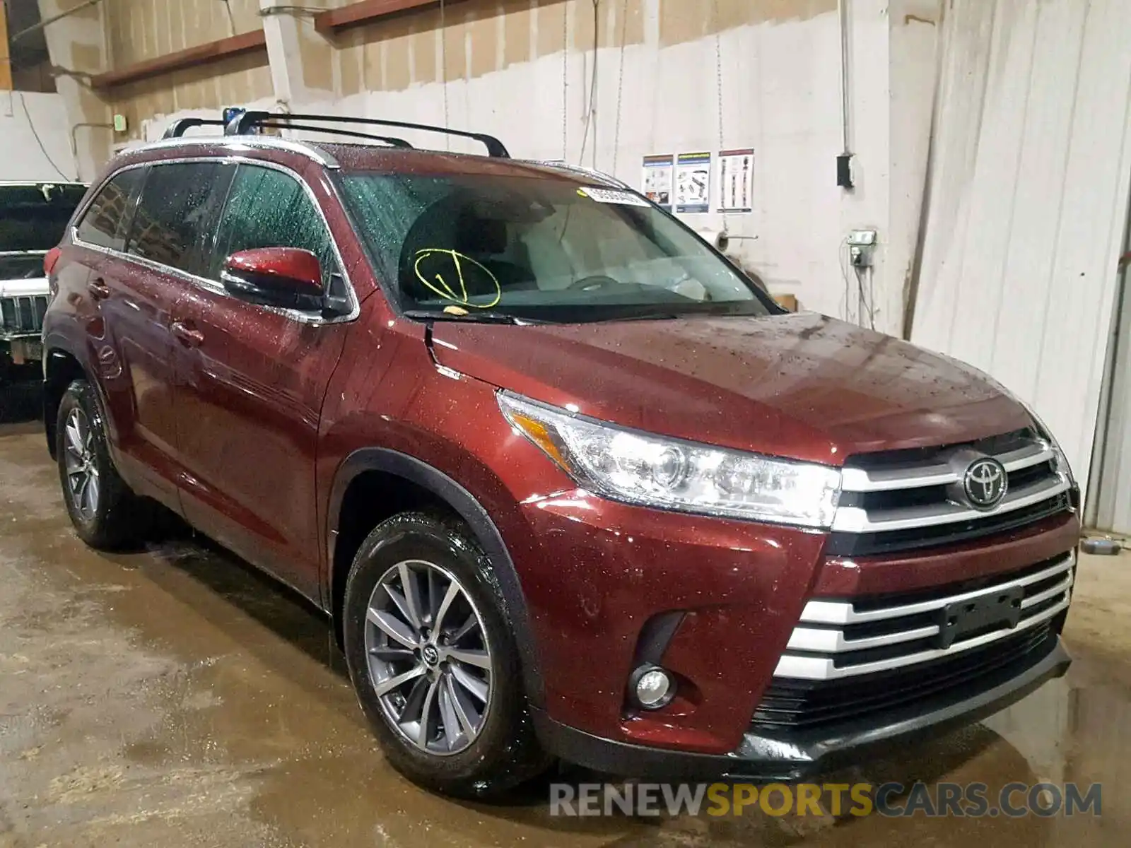 1 Photograph of a damaged car 5TDJZRFH2KS931983 TOYOTA HIGHLANDER 2019