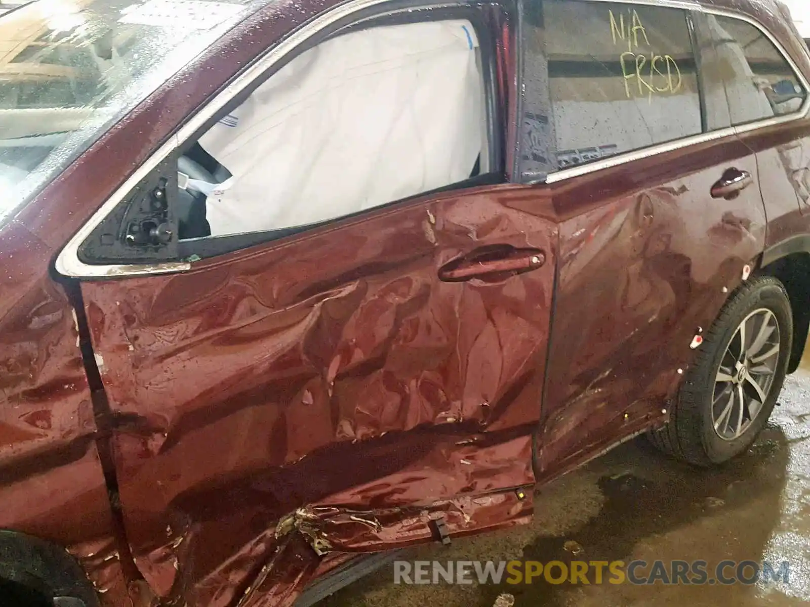 9 Photograph of a damaged car 5TDJZRFH2KS931983 TOYOTA HIGHLANDER 2019