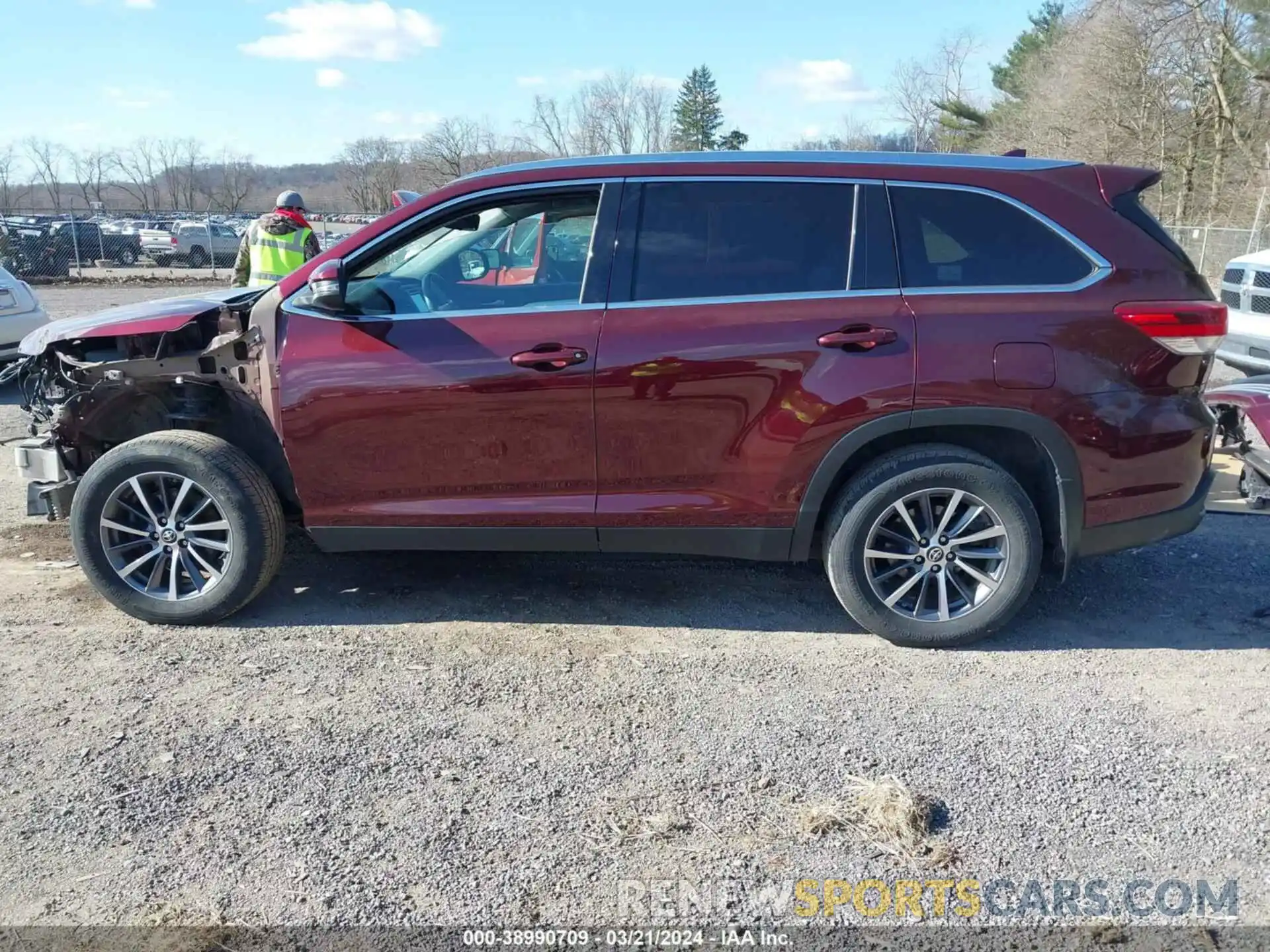 15 Photograph of a damaged car 5TDJZRFH2KS937900 TOYOTA HIGHLANDER 2019