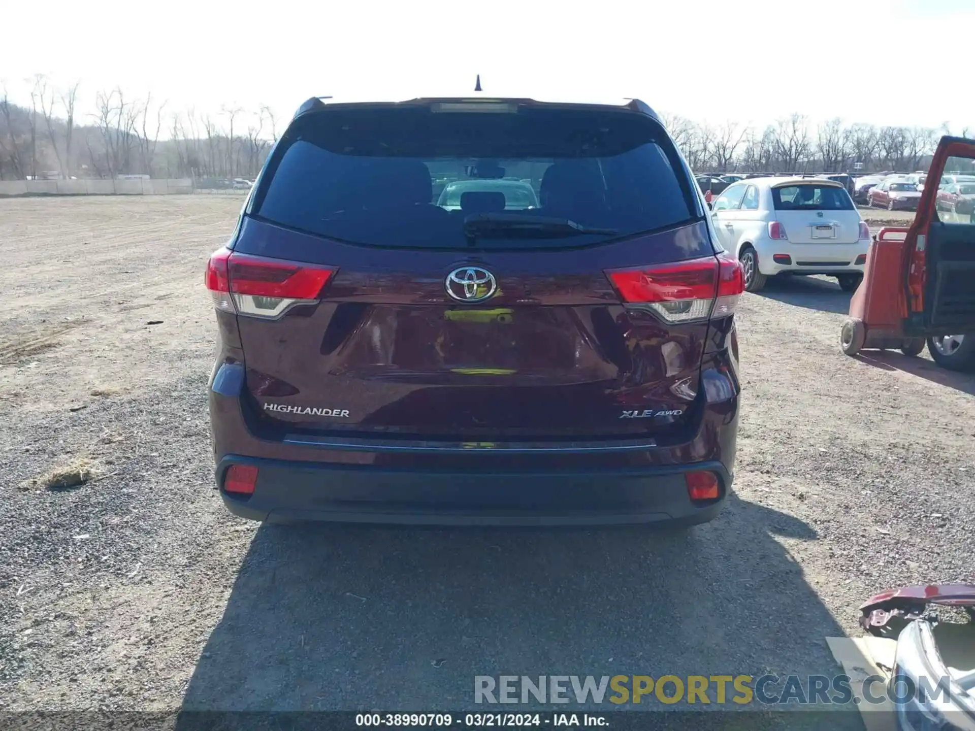 17 Photograph of a damaged car 5TDJZRFH2KS937900 TOYOTA HIGHLANDER 2019