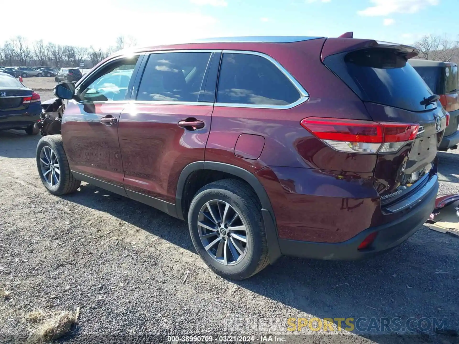 3 Photograph of a damaged car 5TDJZRFH2KS937900 TOYOTA HIGHLANDER 2019