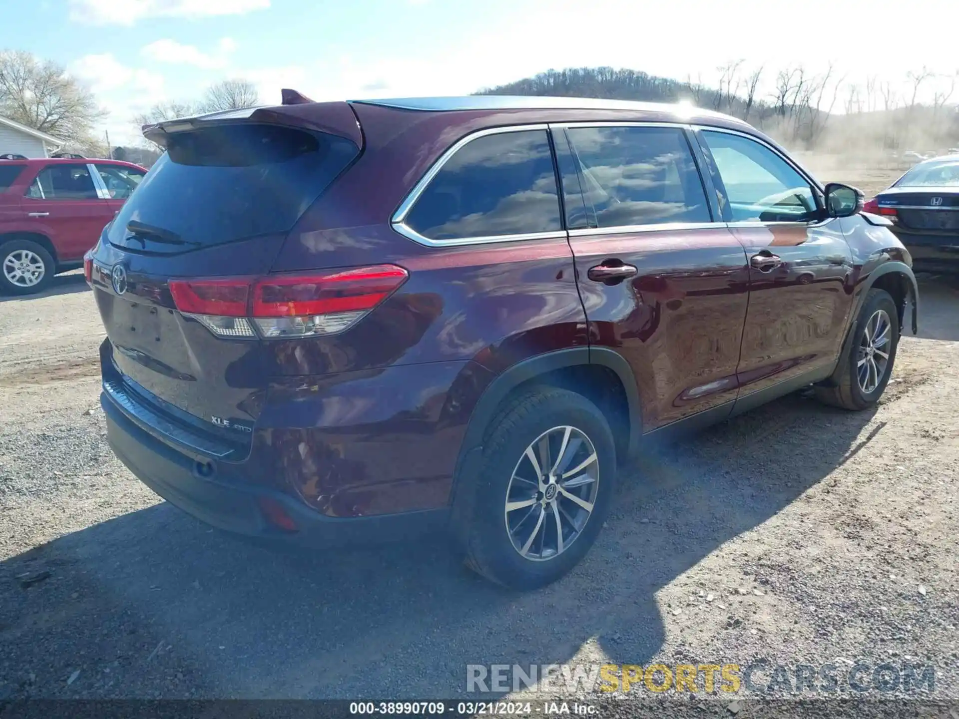 4 Photograph of a damaged car 5TDJZRFH2KS937900 TOYOTA HIGHLANDER 2019