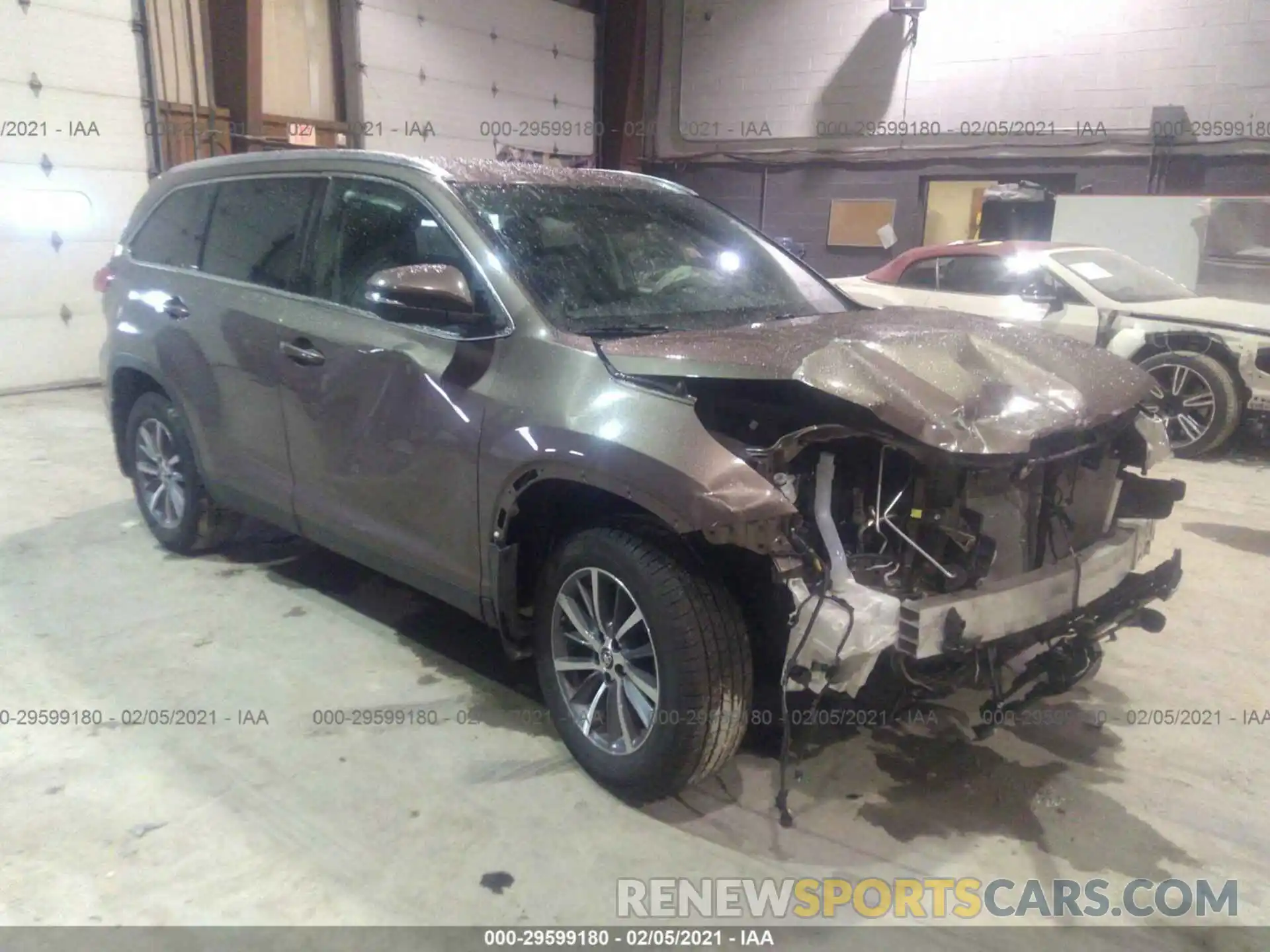 1 Photograph of a damaged car 5TDJZRFH2KS945043 TOYOTA HIGHLANDER 2019