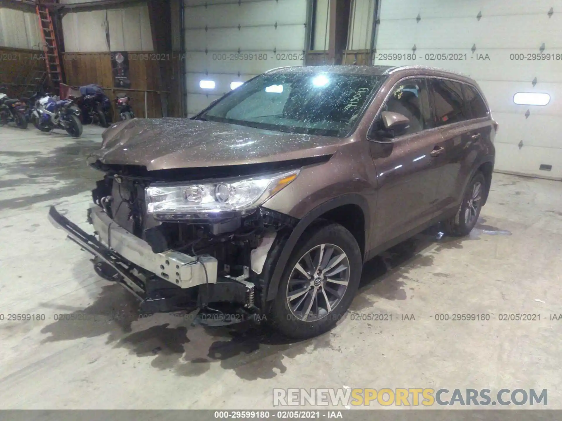 2 Photograph of a damaged car 5TDJZRFH2KS945043 TOYOTA HIGHLANDER 2019