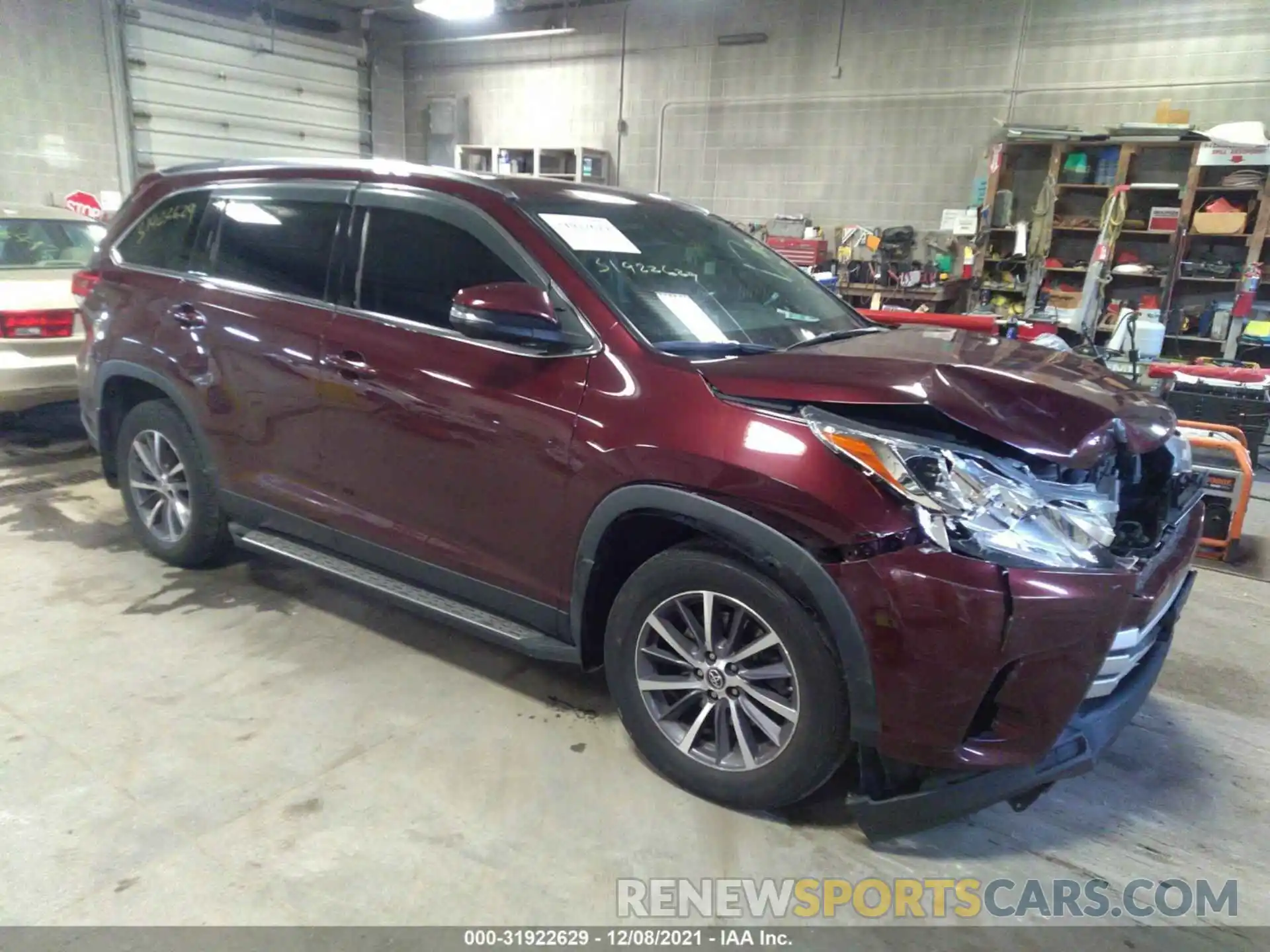 1 Photograph of a damaged car 5TDJZRFH2KS947925 TOYOTA HIGHLANDER 2019