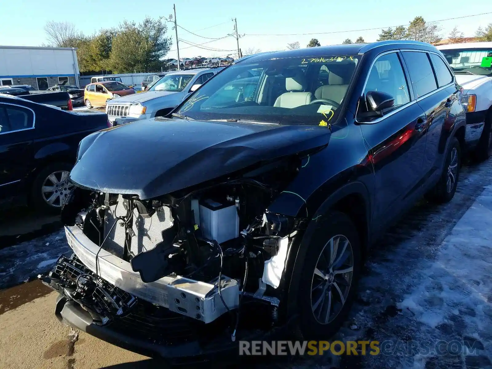 2 Photograph of a damaged car 5TDJZRFH2KS952347 TOYOTA HIGHLANDER 2019