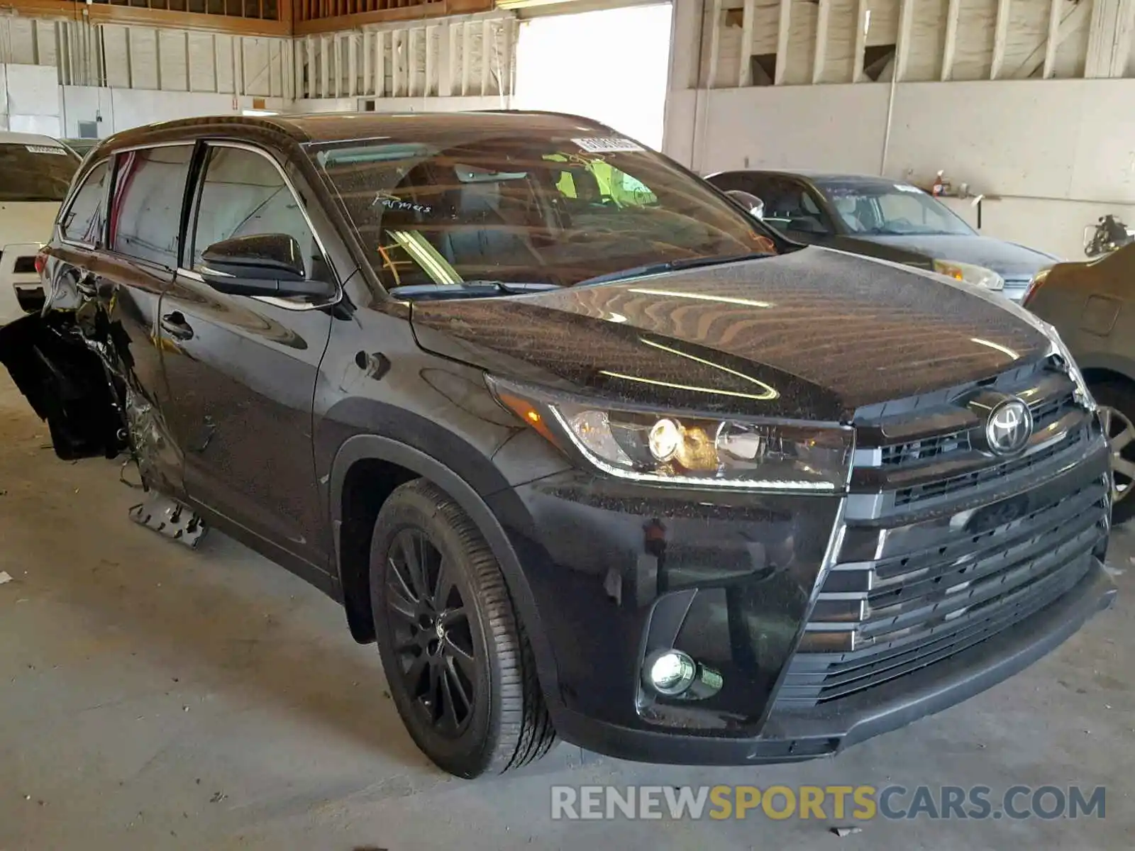 1 Photograph of a damaged car 5TDJZRFH2KS954096 TOYOTA HIGHLANDER 2019